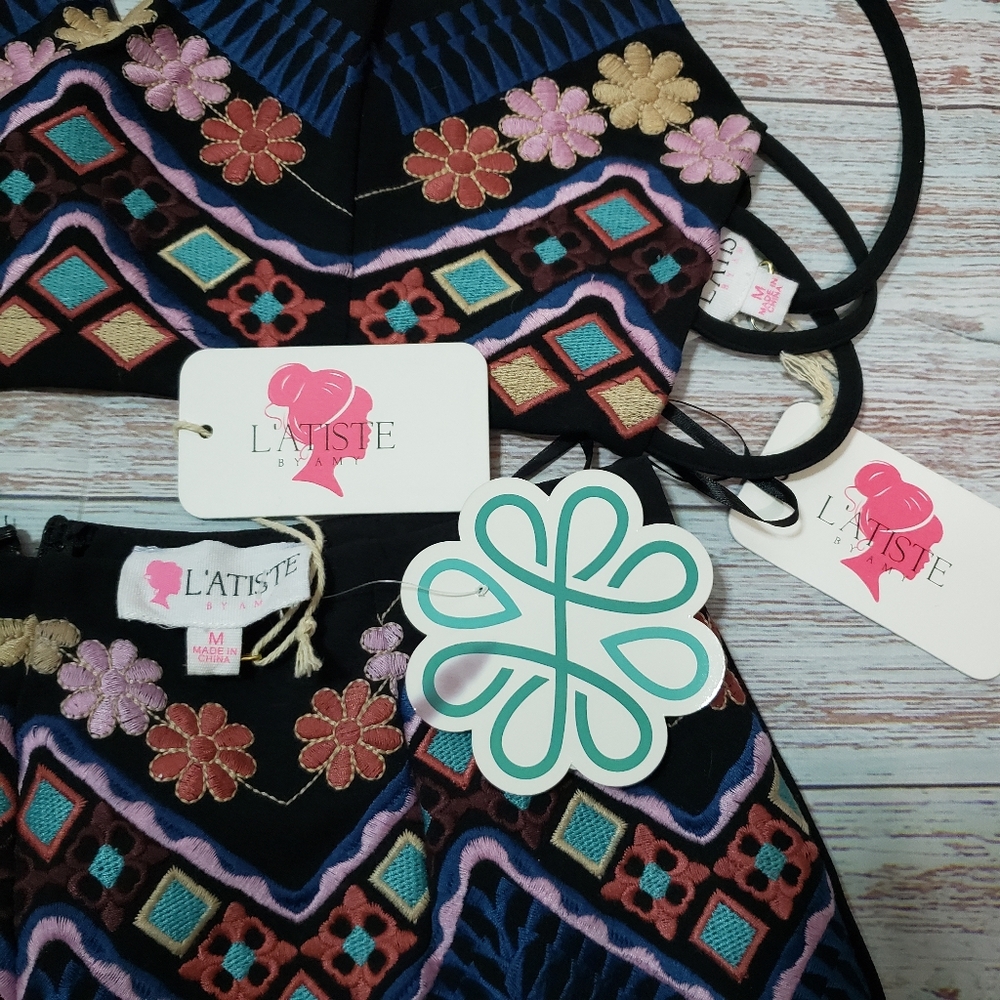 L'Atiste Boho Floral Embroidered Two-Piece Shorts and Halter Top Set M Nwt - Picture 2 of 8
